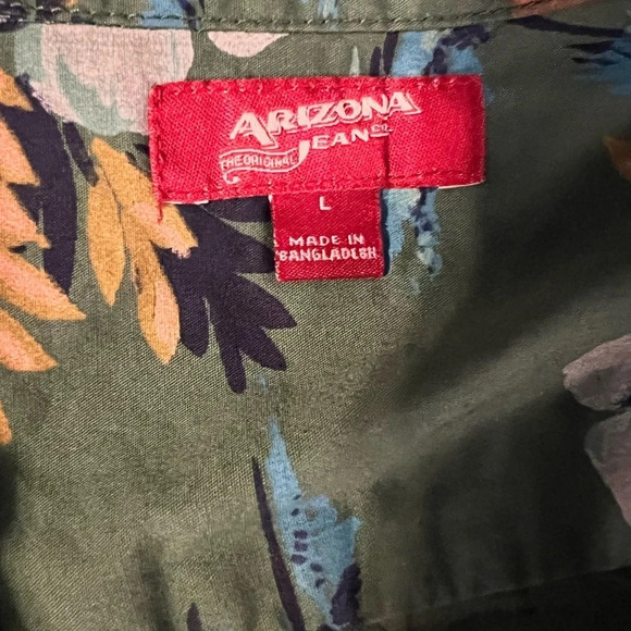 Arizona Jeans ,medium men’s Hawaiian short sleeve button front top pocket - Picture 9 of 9